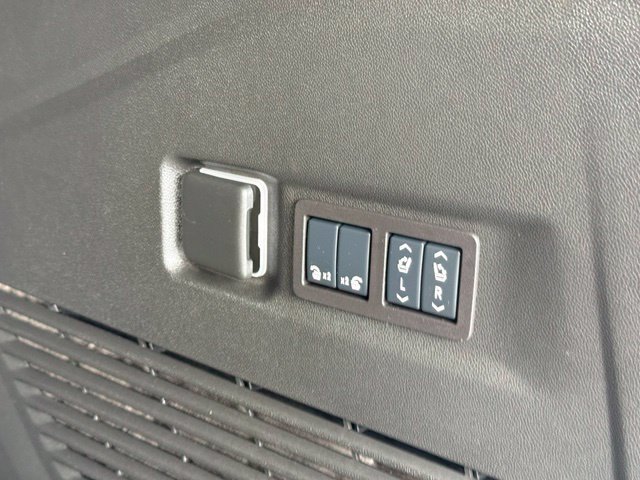 Used 2026 Chevrolet Suburban High Country w/ Sun And Tow Package AWD/4WD image 7