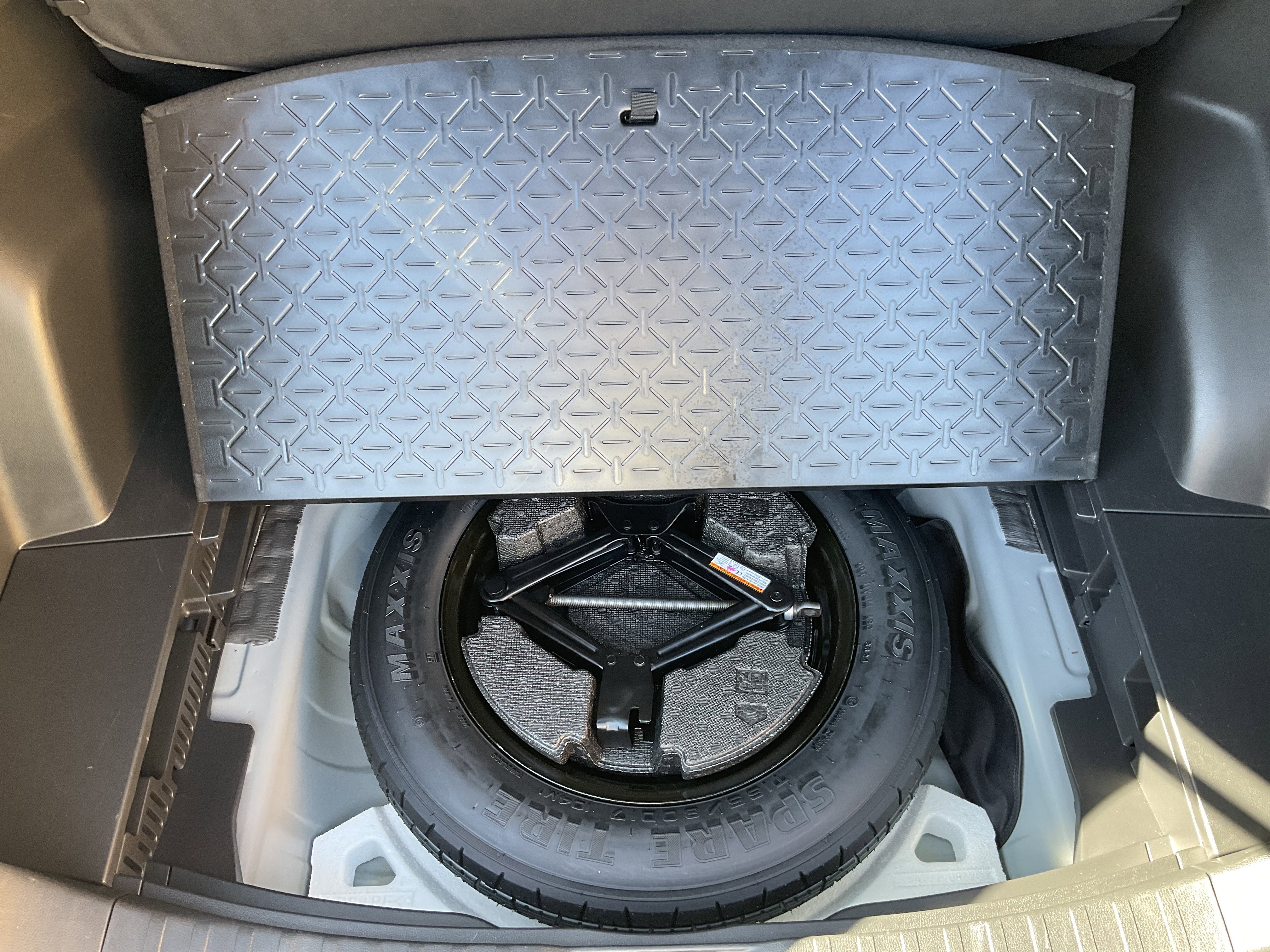 Used 2025 Toyota RAV4 XLE AWD/4WD image 39
