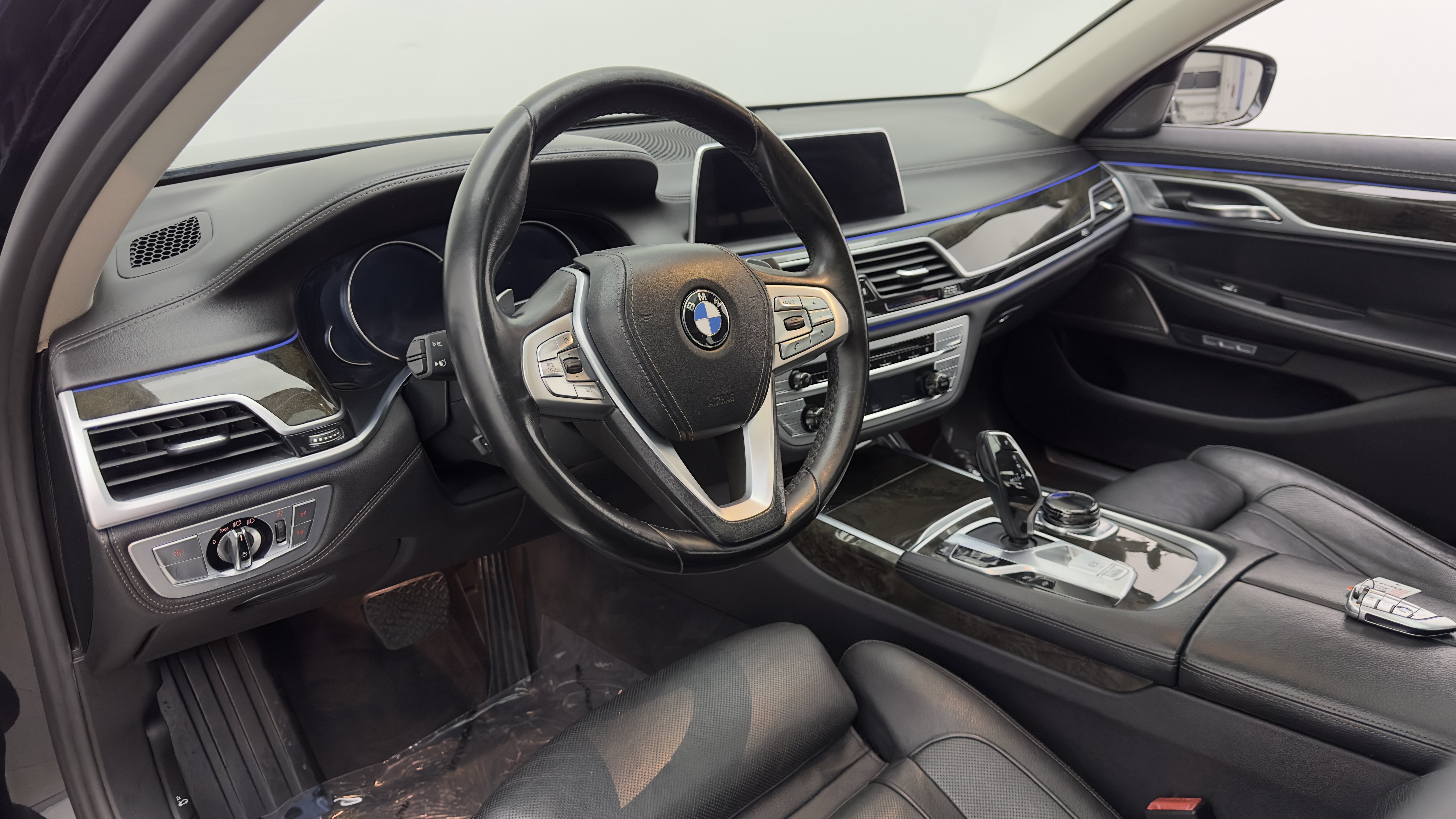 Used 2018 BMW 740i RWD image 13