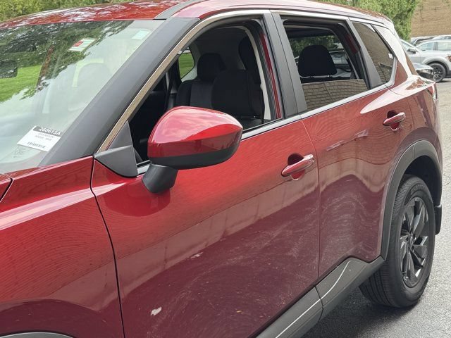 Used 2026 Nissan Rogue SV AWD/4WD image 28