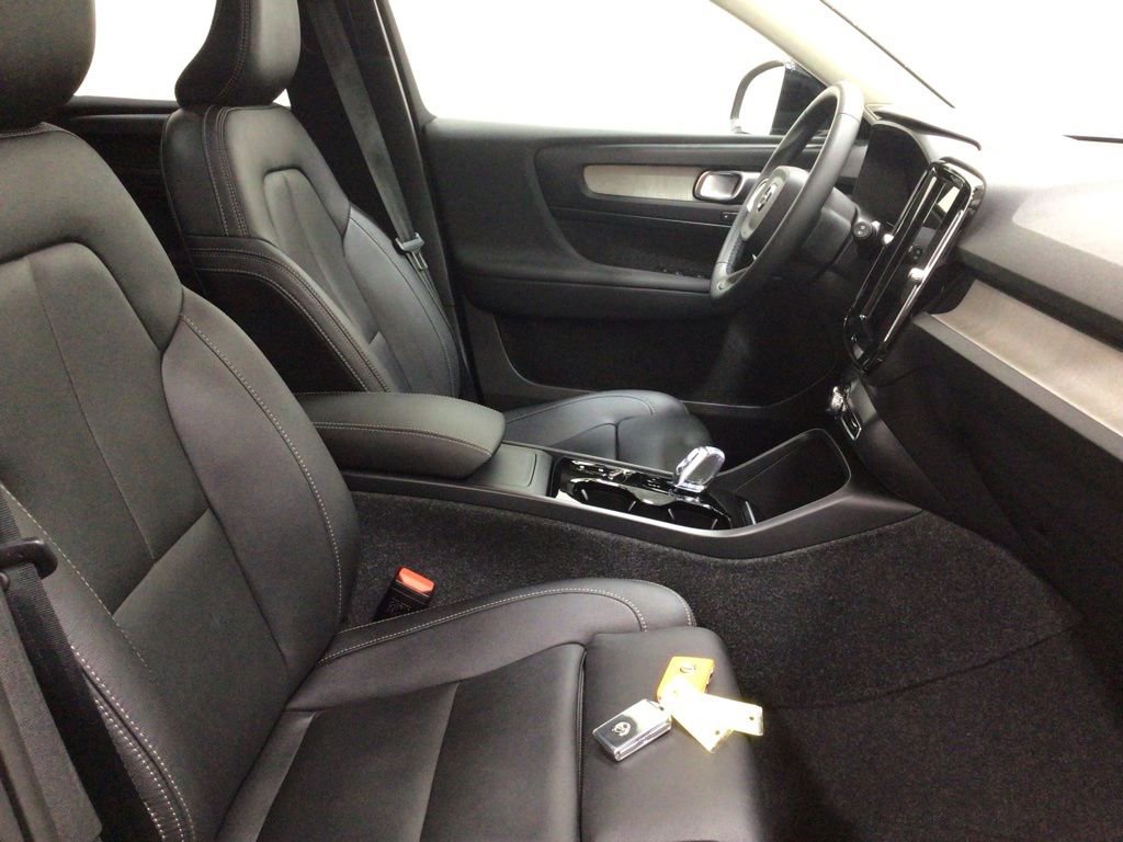 Used 2024 Volvo XC40 B5 Ultimate w/ Climate Package AWD/4WD image 29