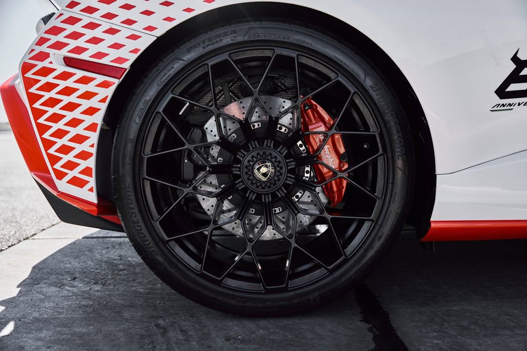 Used 2024 Lamborghini Huracan STO RWD image 32