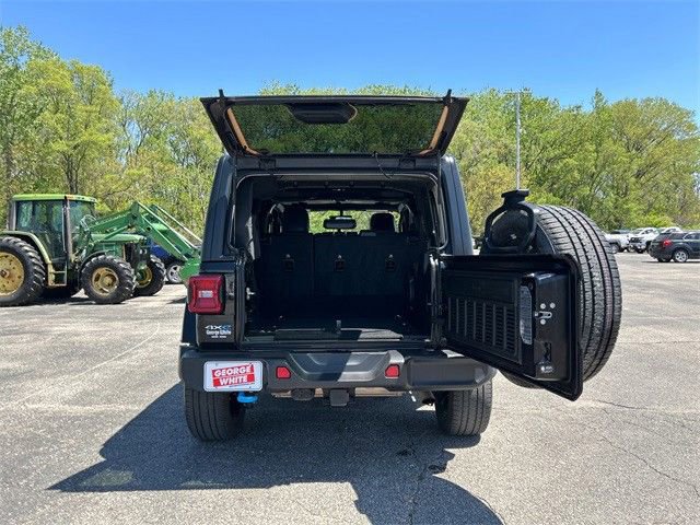 Used 2023 Jeep Wrangler Sahara AWD/4WD image 15