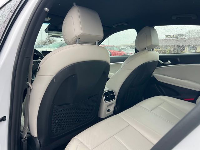 Used 2025 Genesis G70 2.5T image 11