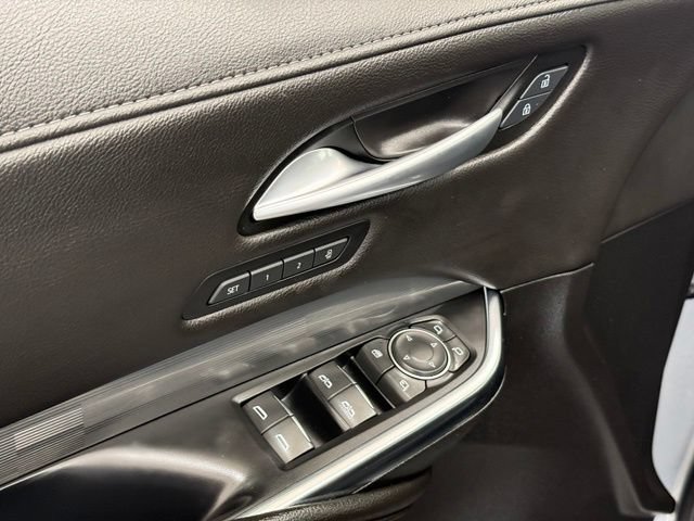 Used 2025 Cadillac XT4 Premium Luxury FWD image 15