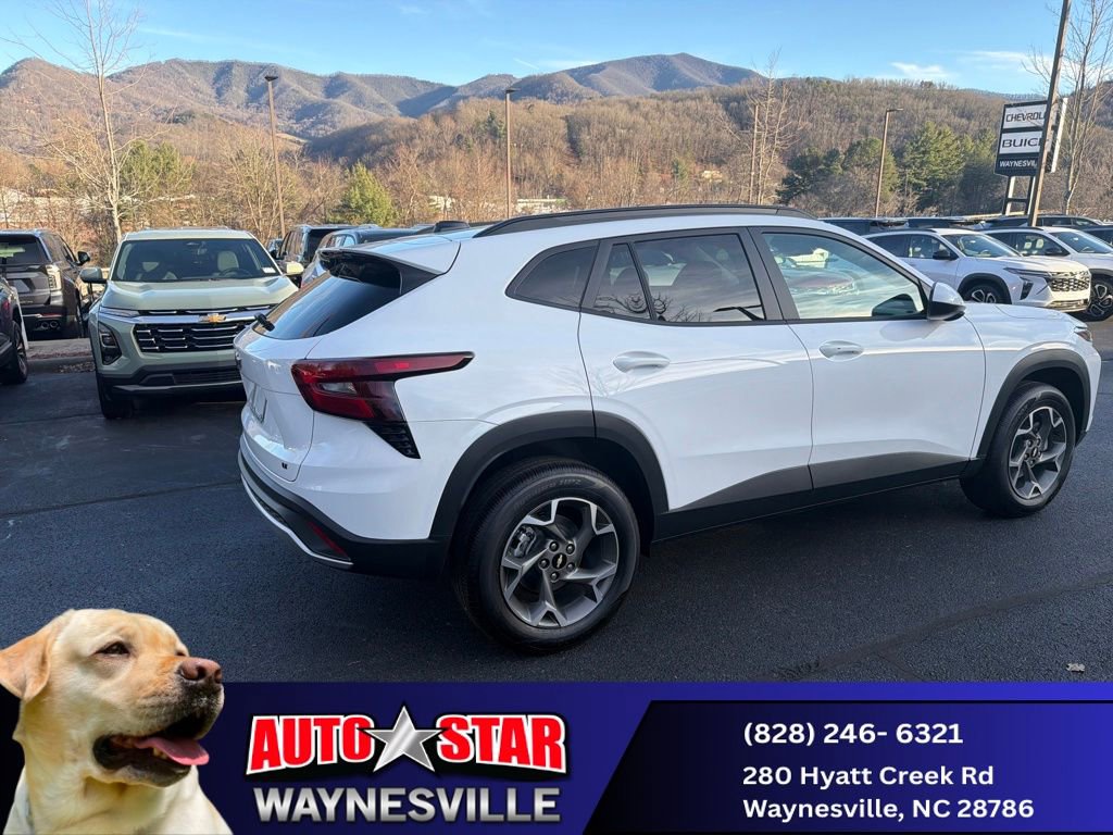 New 2025 Chevrolet Trax LT w/ LT Convenience Package image 3