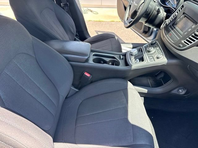 Used 2015 Chrysler 200 Limited FWD image 23
