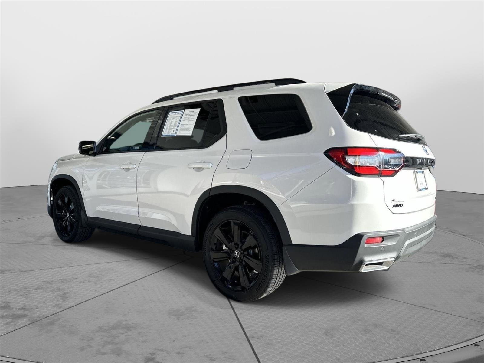 Certified 2025 Honda Pilot Black Edition image 3