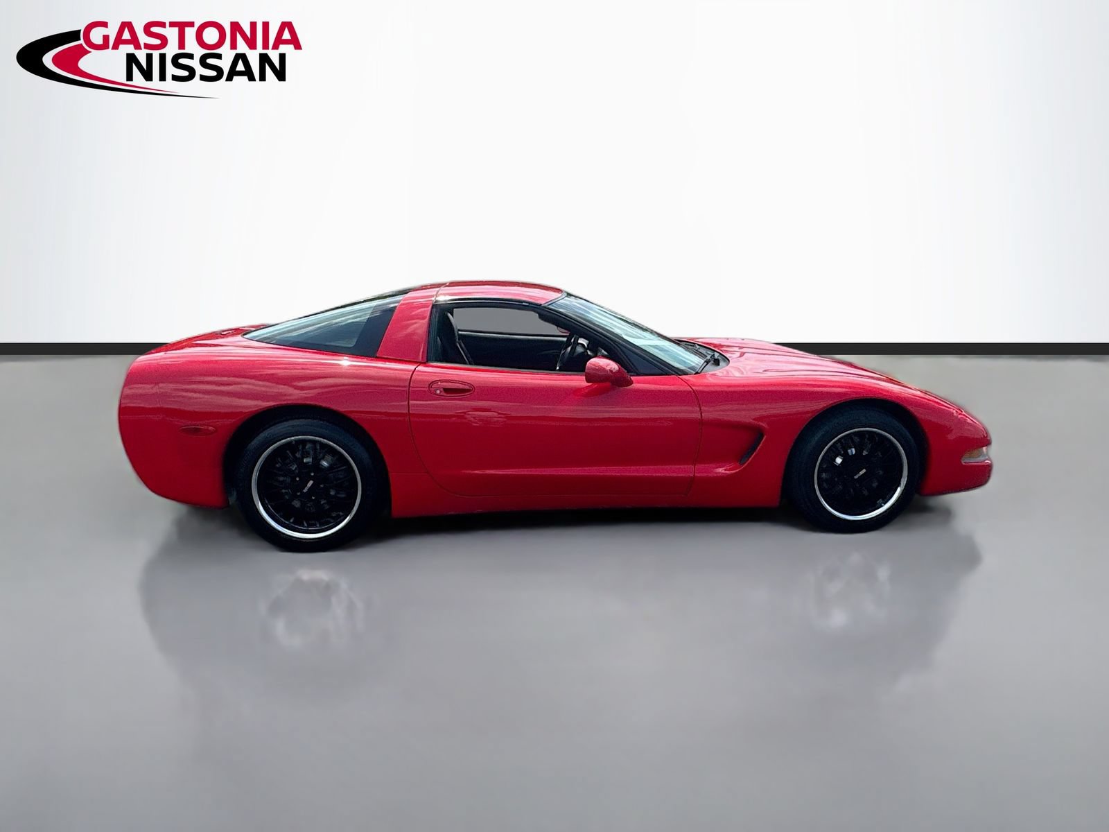 Used 1998 Chevrolet Corvette Coupe w/ Memory Pkg RWD image 10