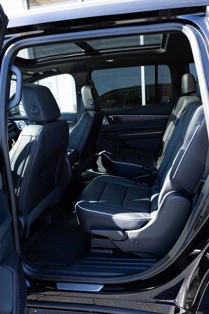 New 2026 Buick Enclave Avenir w/ Super Cruise Package FWD image 17