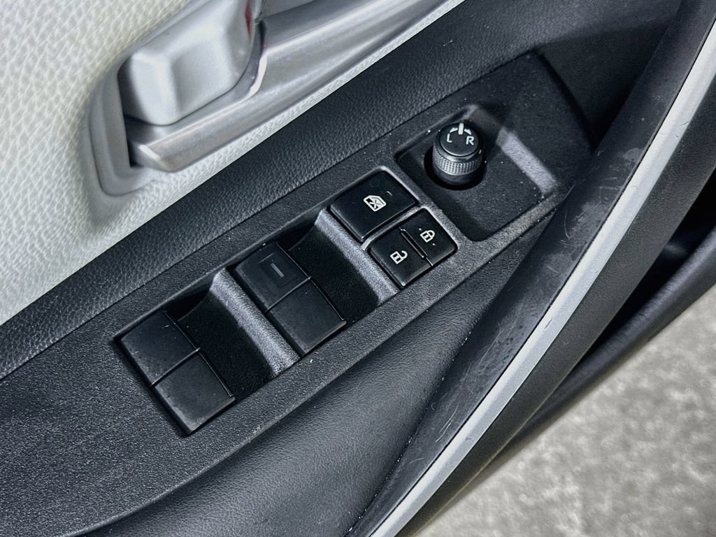 Used 2025 Toyota Corolla SE FWD image 21