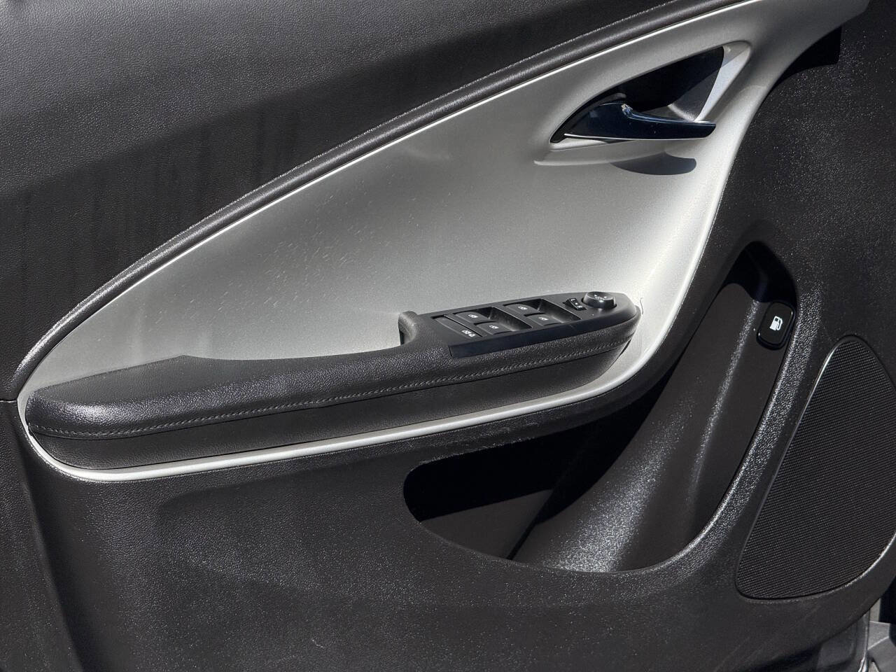 Used 2015 Chevrolet Volt FWD image 11