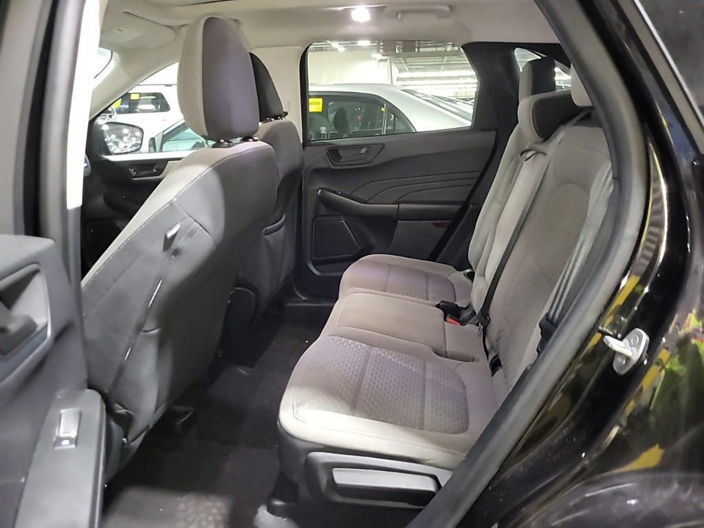 Used 2022 Ford Escape SE w/ SE Sport Appearance Package image 6