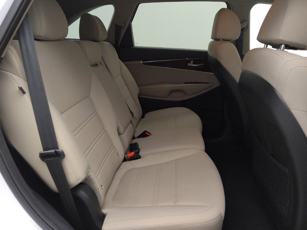 Used 2018 Kia Sorento FWD image 19
