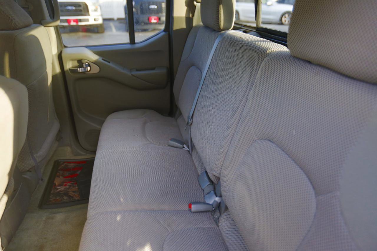 Used 2016 Nissan Frontier SV image 9