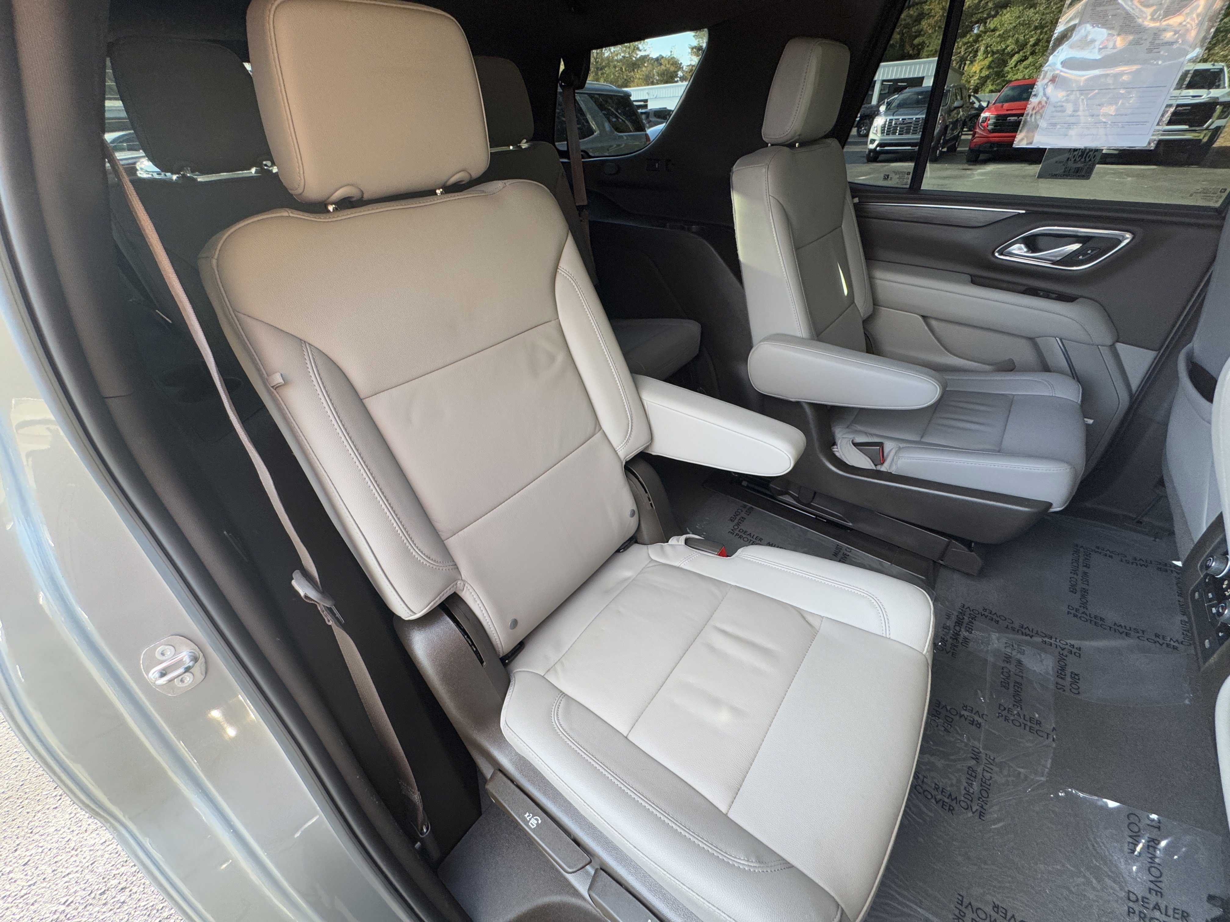 Used 2023 Chevrolet Tahoe Z71 w/ Luxury Package image 19