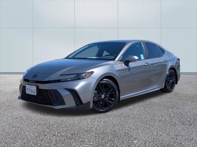 Used 2025 Toyota Camry SE w/ Convenience Package image 1