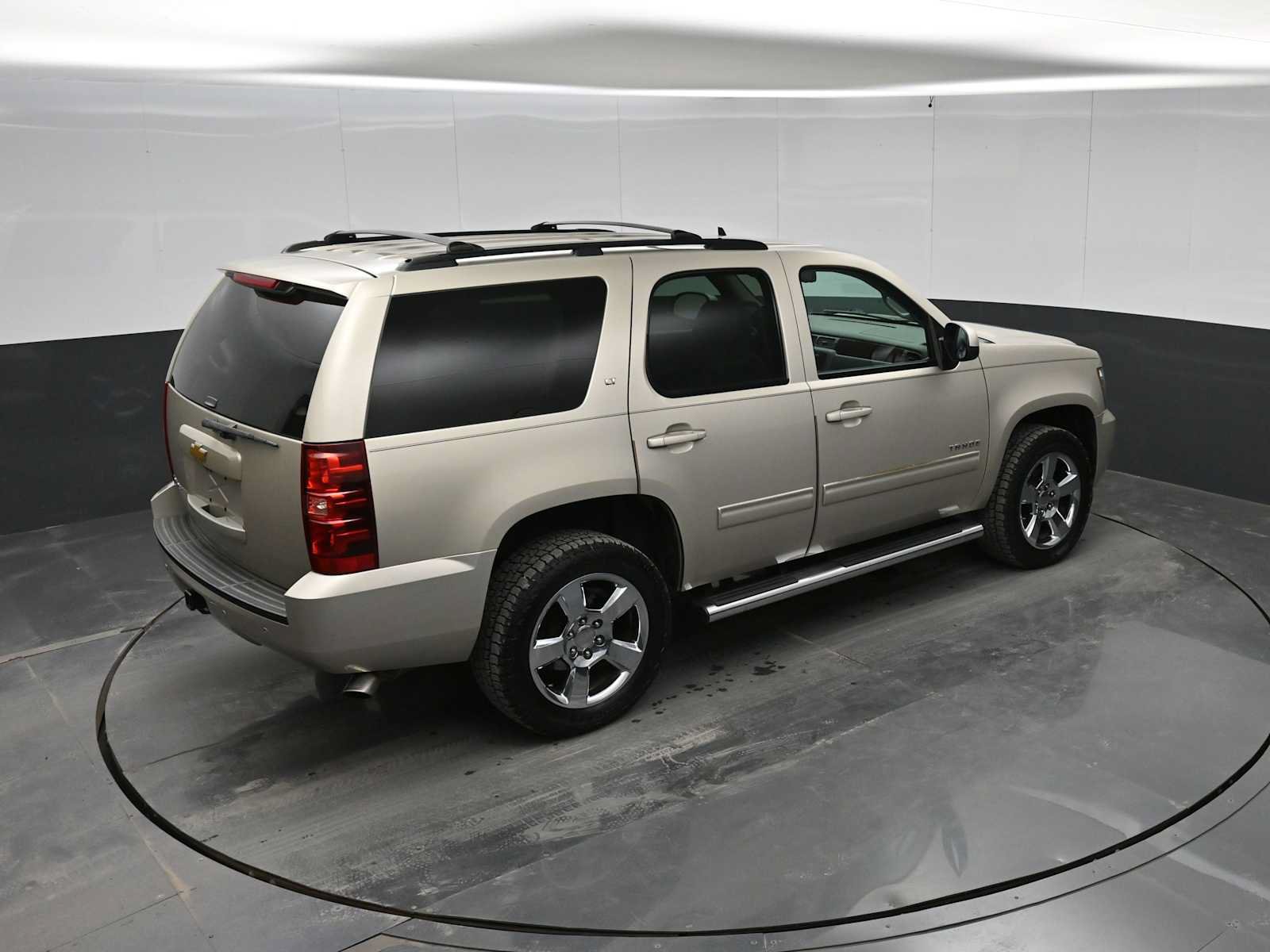 Used 2014 Chevrolet Tahoe LT w/ Luxury Package RWD image 46