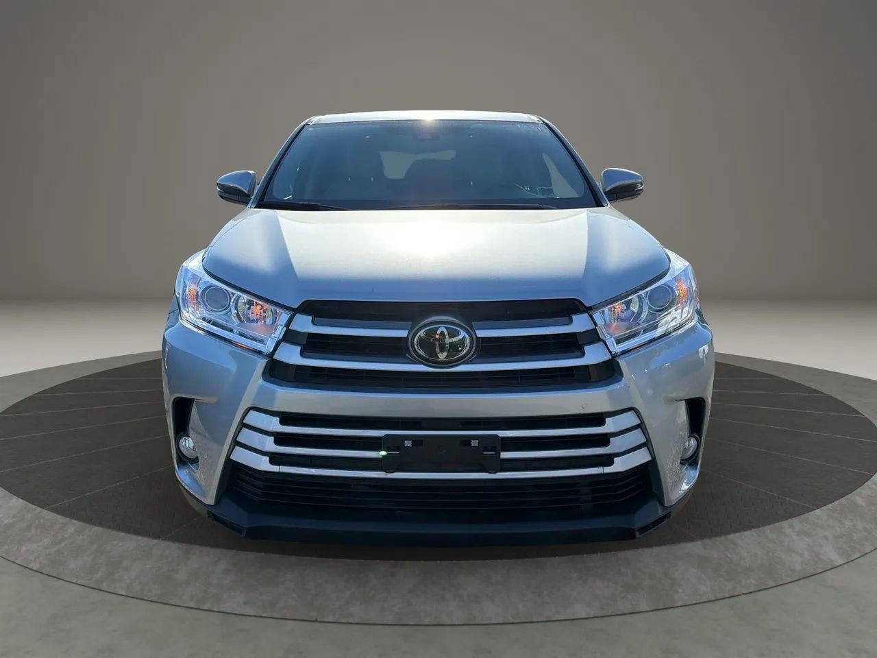 Used 2017 Toyota Highlander AWD V6 image 2