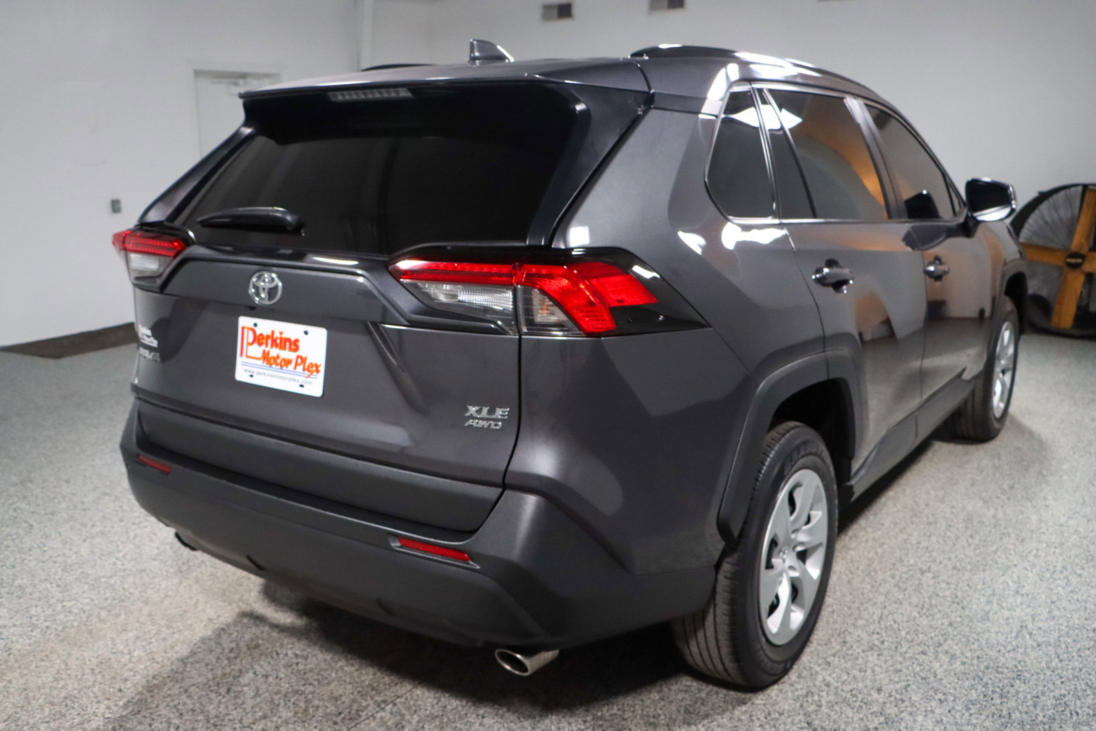 Used 2022 Toyota RAV4 XLE image 7