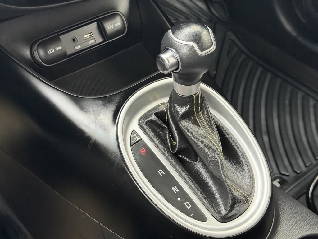 Used 2016 Kia Soul + image 17