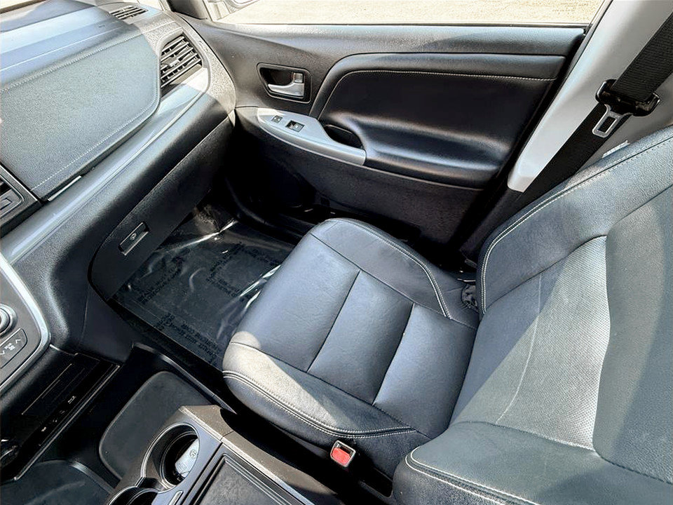 Used 2015 Toyota Sienna SE Premium image 16