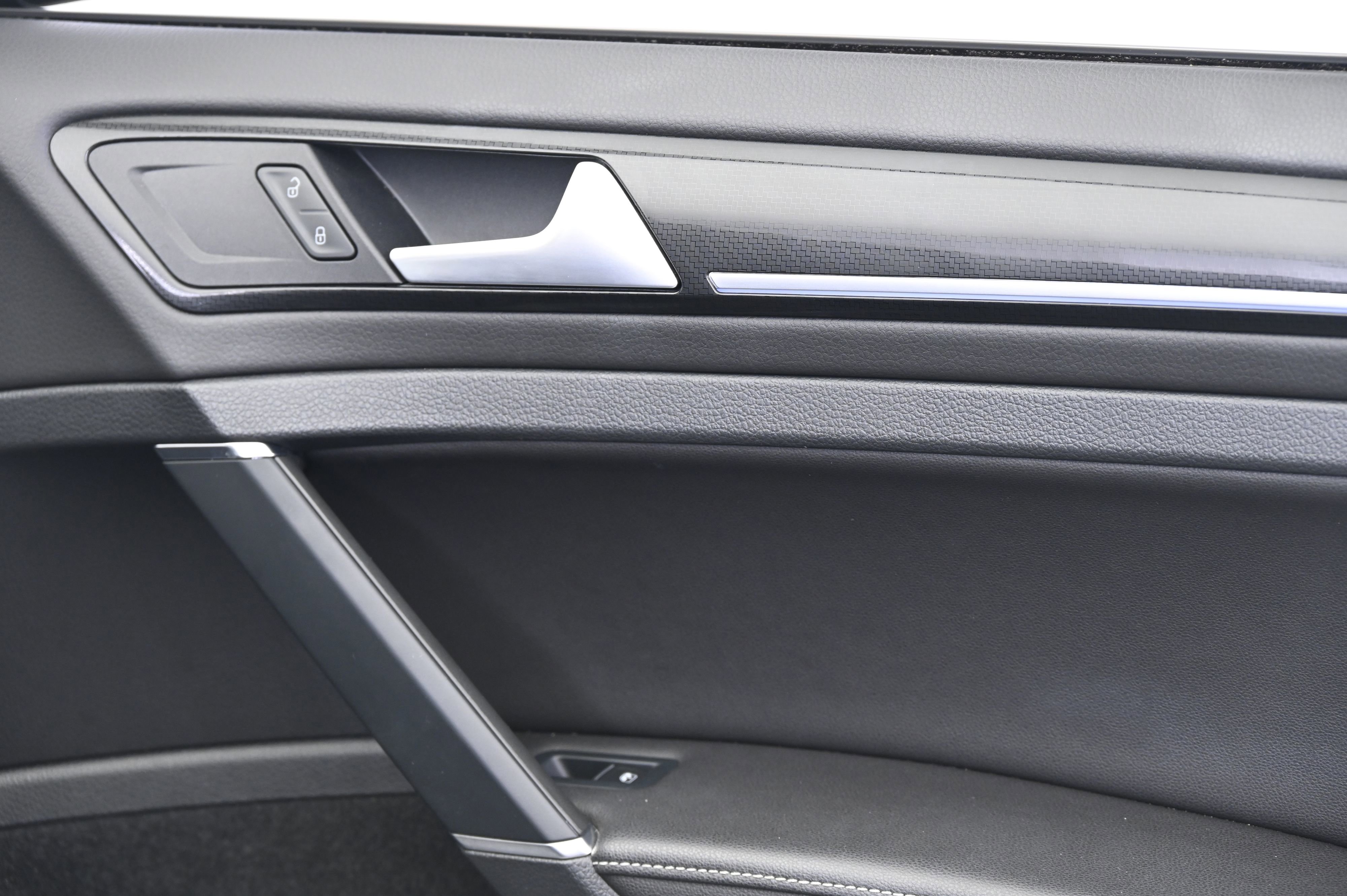 Used 2018 Volkswagen Golf R 4-Door image 21