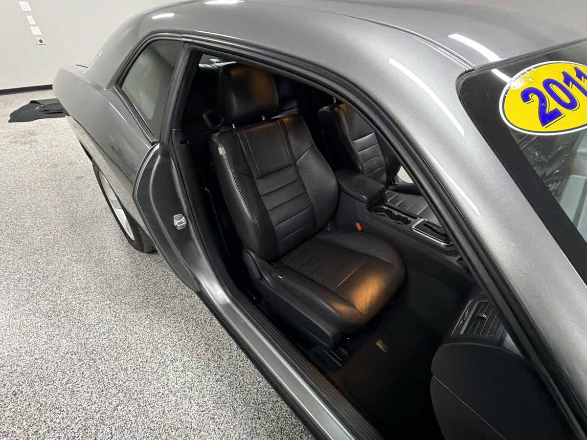 Used 2011 Dodge Challenger RWD image 25