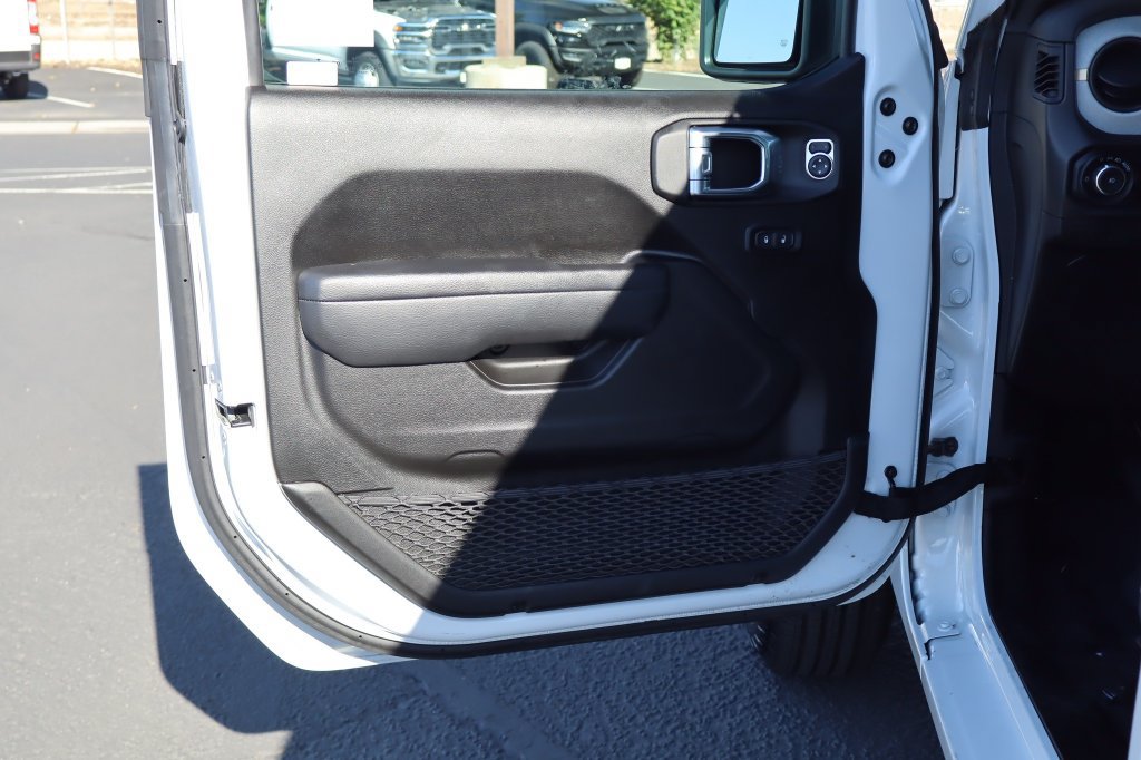 Used 2025 Jeep Wrangler Unlimited Sport AWD/4WD image 18