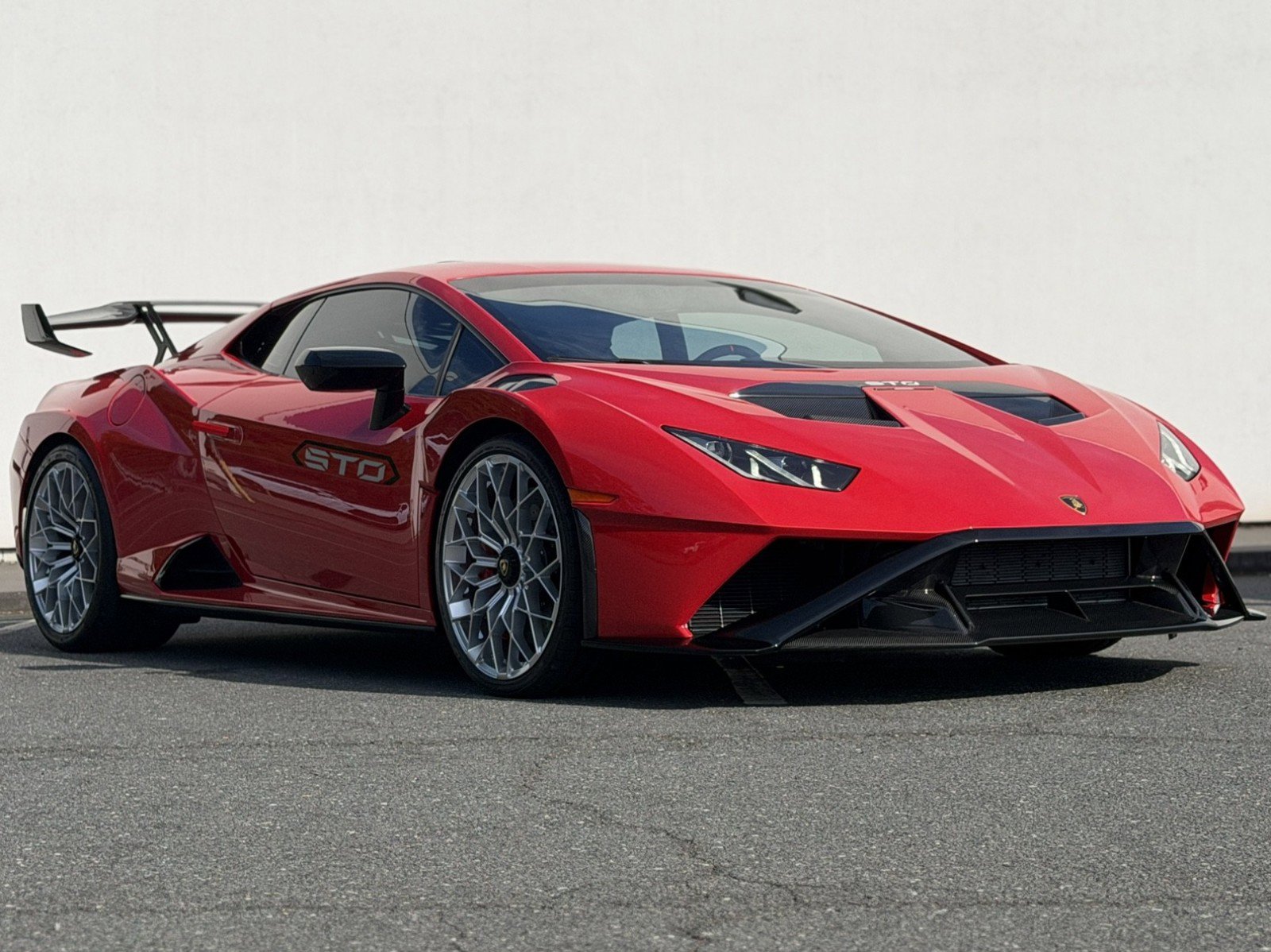 Used 2024 Lamborghini Huracan STO RWD image 29