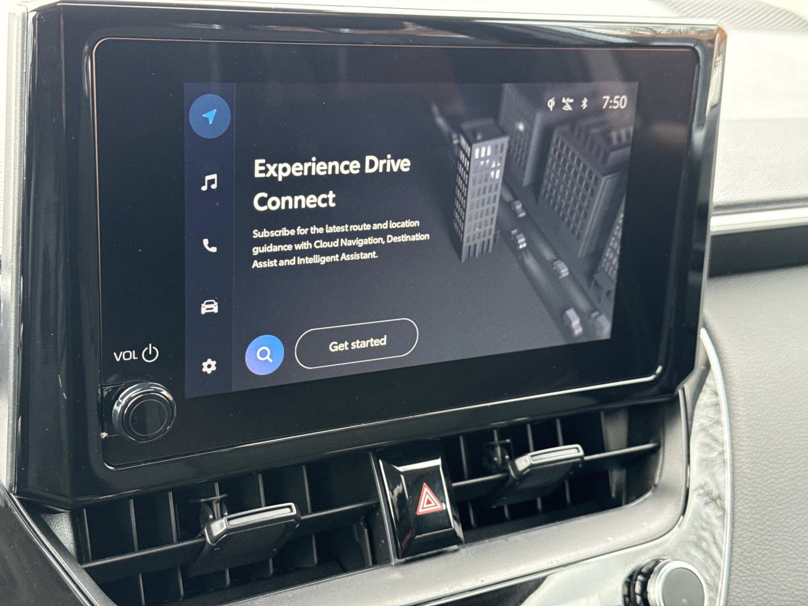 Used 2025 Toyota Corolla Cross LE w/ Moonroof Package image 4