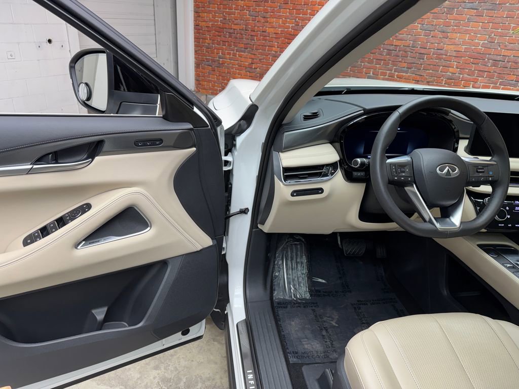 Used 2024 INFINITI QX60 Luxe w/ Performance Audio Package image 11
