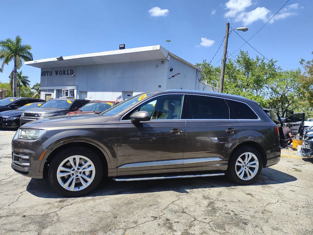 Used 2017 Audi Q7 3.0T Premium Plus image 4