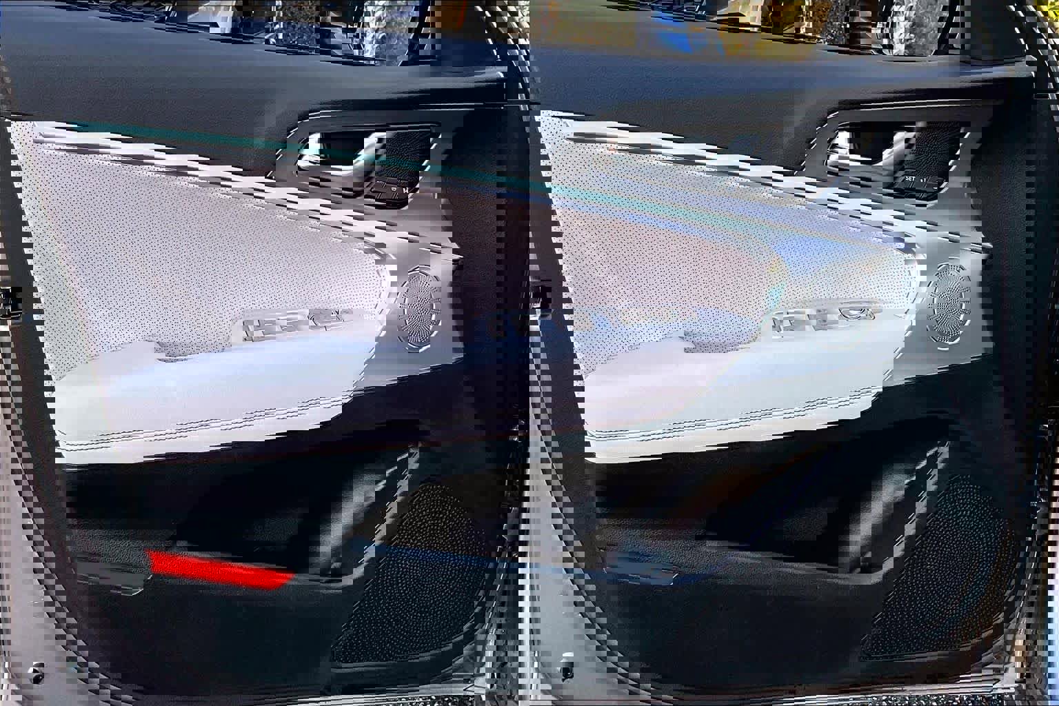 Used 2025 Genesis G70 3.3T Advanced image 22