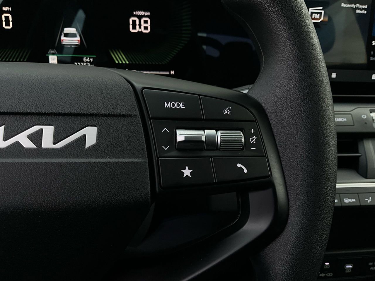 Used 2025 Kia K4 LXS image 35