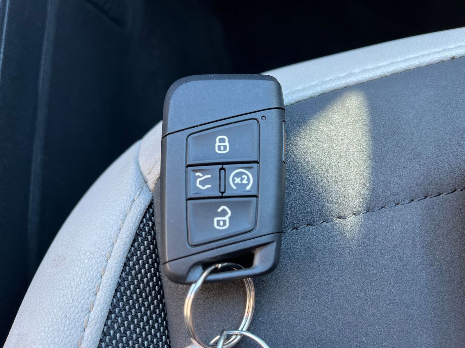 Used 2025 Volkswagen Taos SE FWD image 25