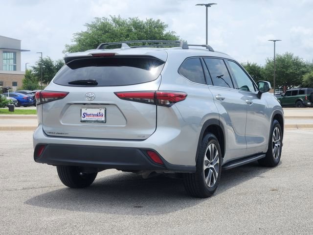 Used 2022 Toyota Highlander XLE image 4