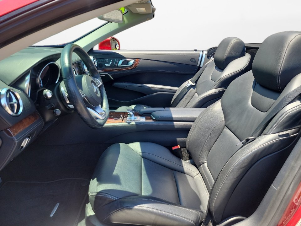 Used 2017 Mercedes-Benz SL 550 image 9