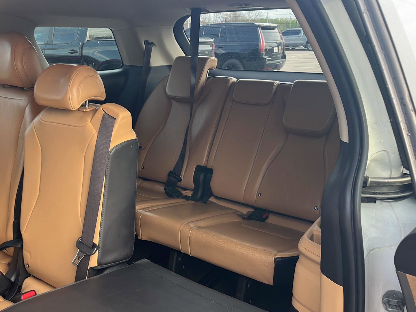 Used 2022 Kia Carnival LX FWD image 26