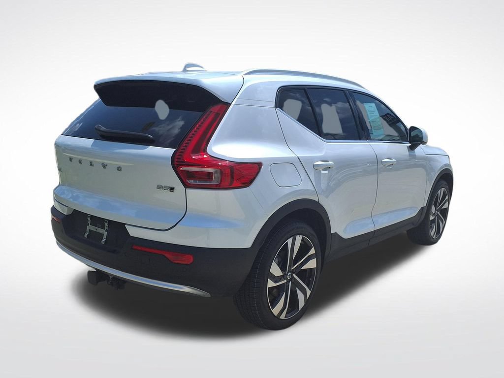 Used 2024 Volvo XC40 B5 Plus AWD/4WD image 8