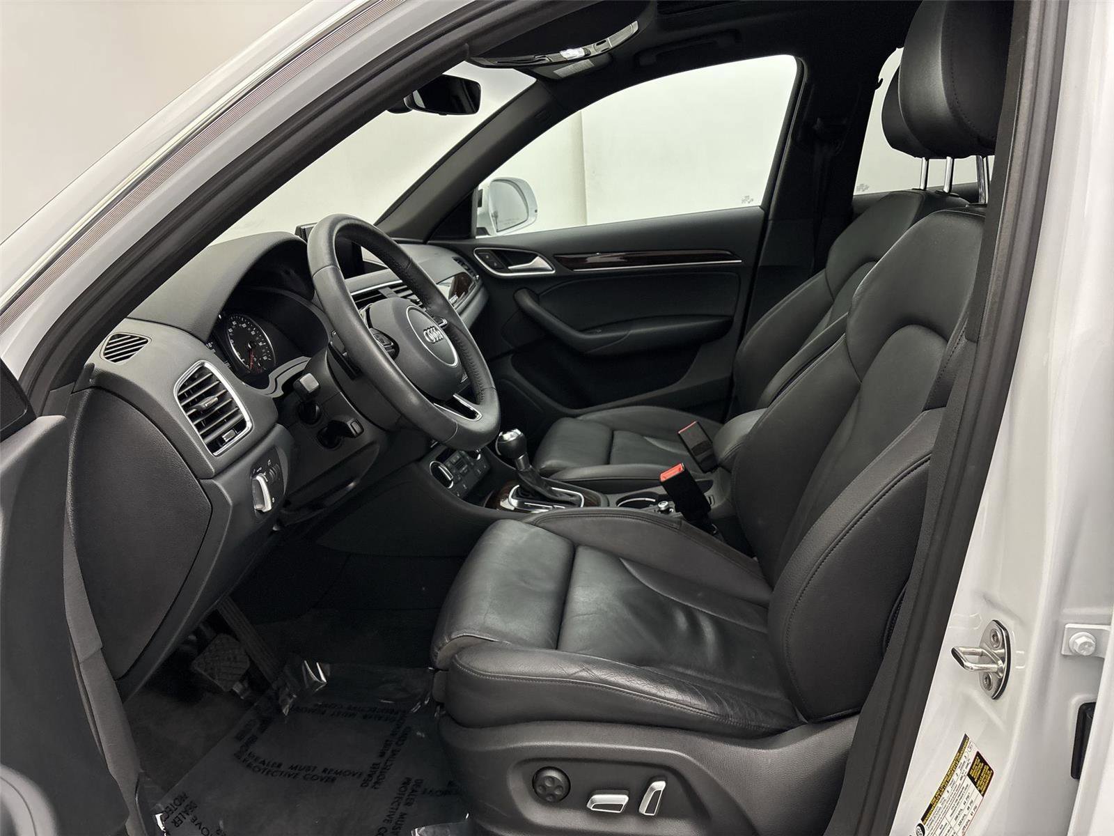 Used 2018 Audi Q3 2.0T Premium Plus w/ Premium Plus Package AWD/4WD image 25