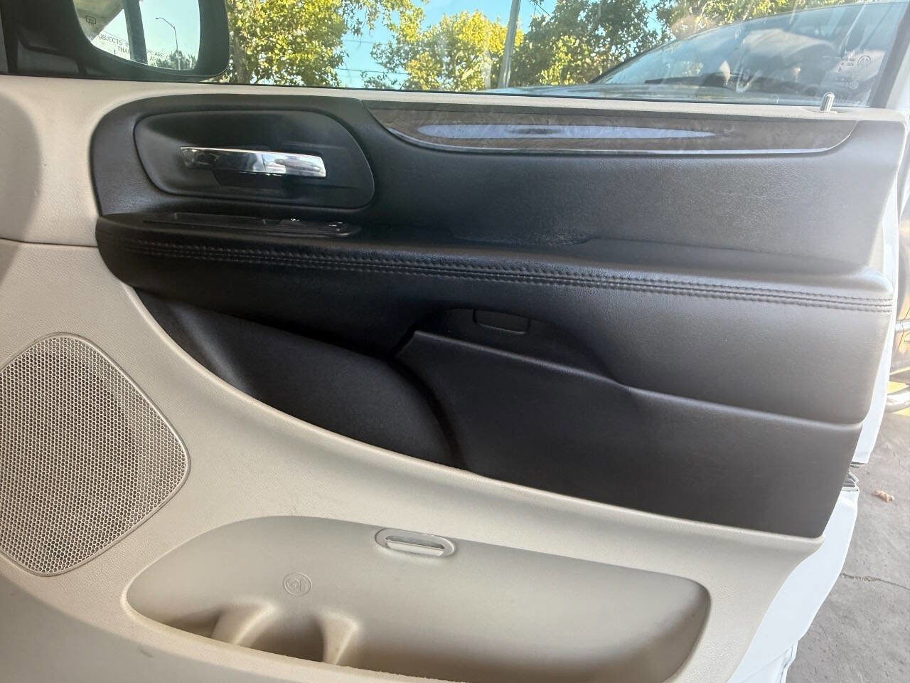 Used 2014 Dodge Grand Caravan SXT FWD image 21