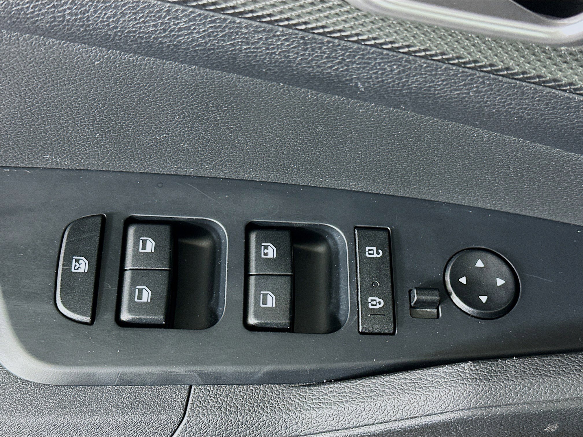 Used 2025 Kia Sportage LX image 15