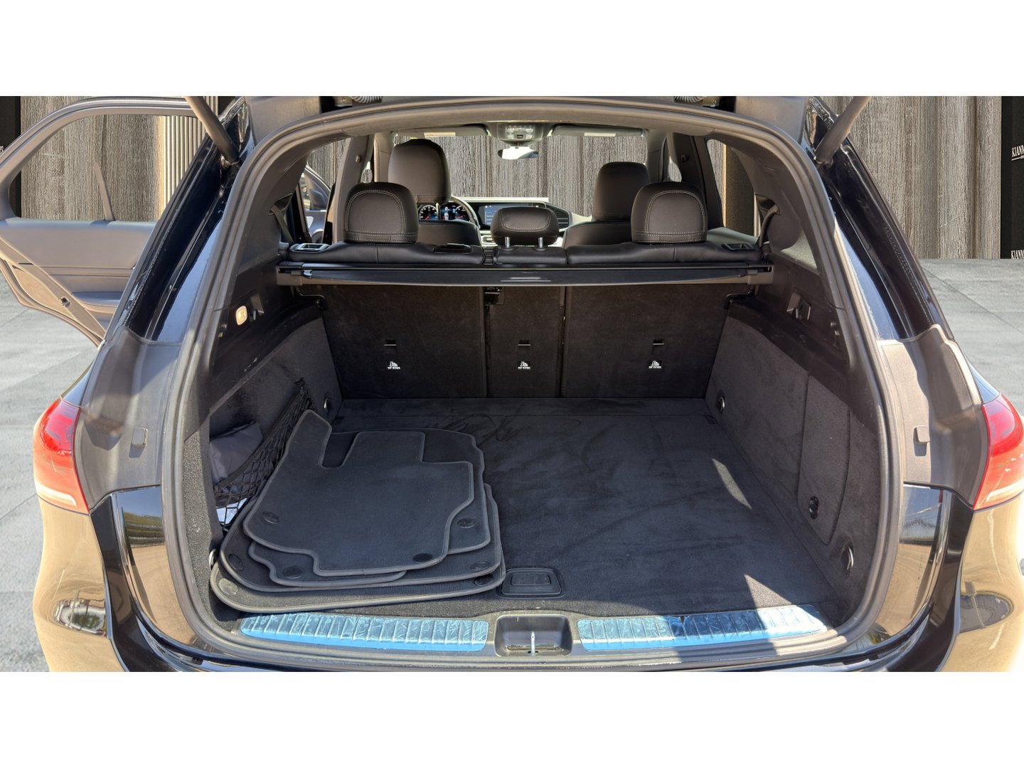Used 2023 Mercedes-Benz GLE 450 4MATIC w/ Premium Package image 37