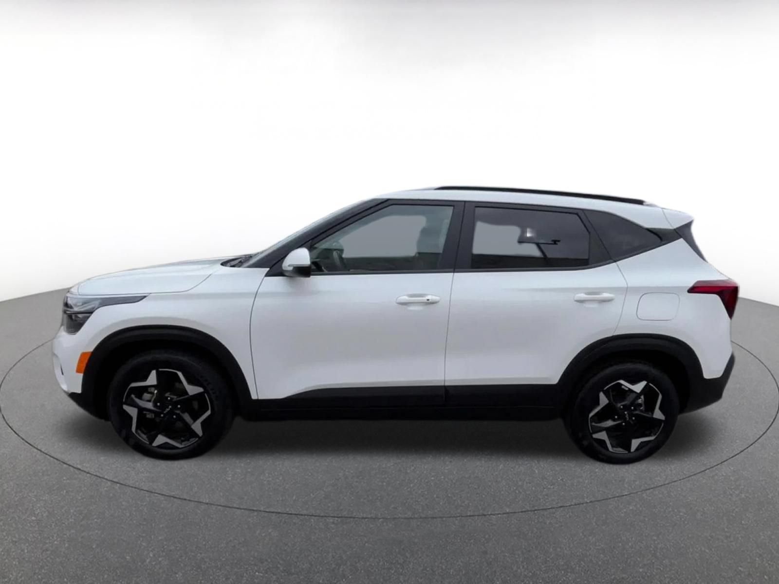 Used 2025 Kia Seltos S FWD image 8