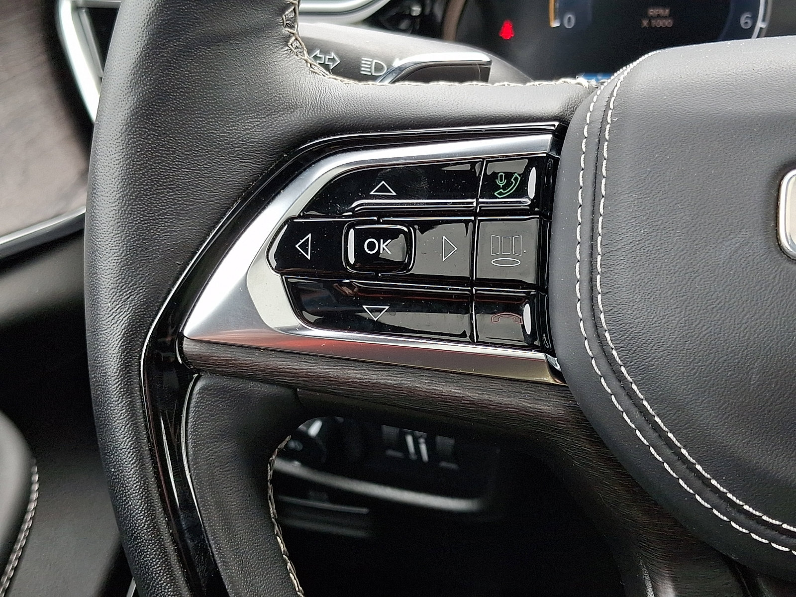 Certified 2023 Jeep Grand Cherokee L Overland w/ Advanced Protech Group III AWD/4WD image 22