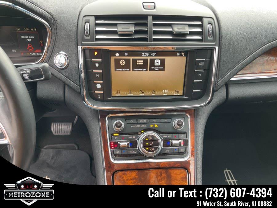 Used 2019 Lincoln Continental Select w/ Continental Climate Package image 25