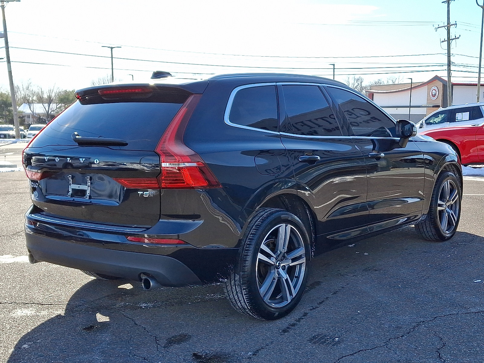 Used 2021 Volvo XC60 T5 Momentum w/ Premium Package image 4