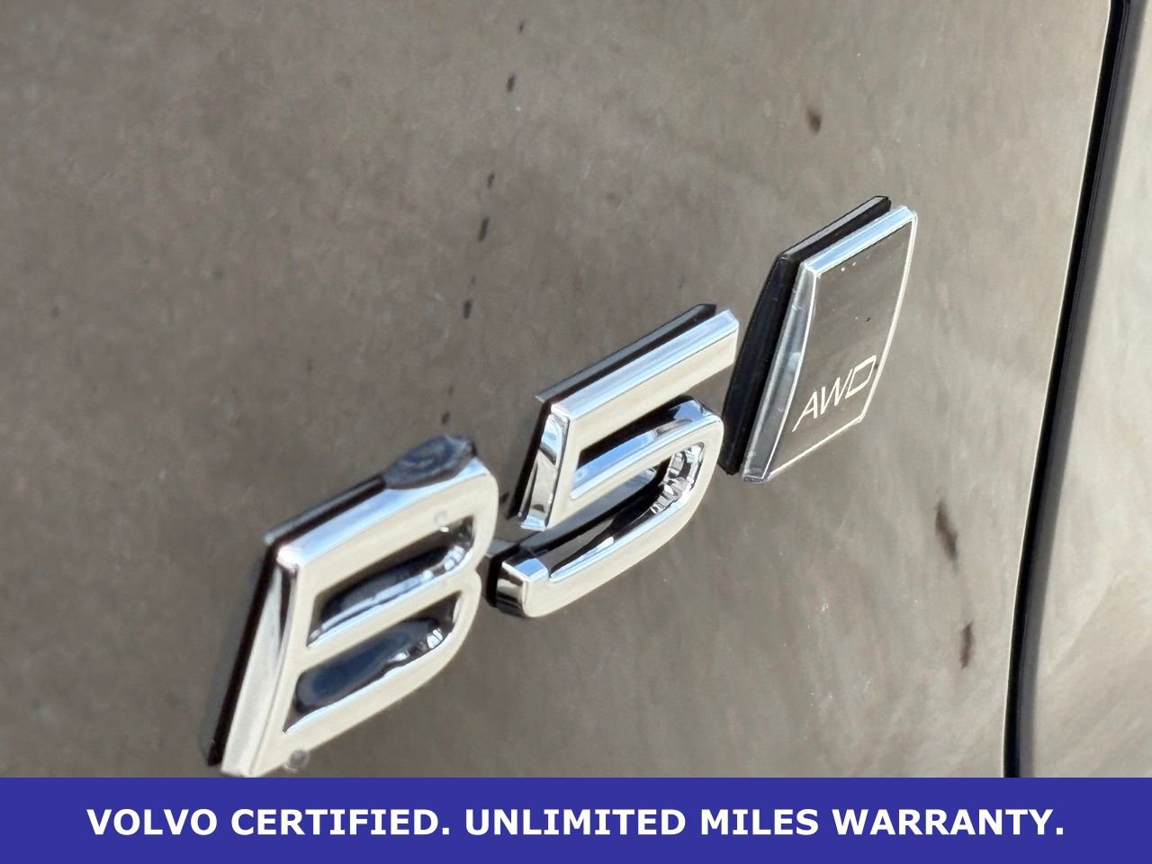 Certified 2025 Volvo XC40 B5 Plus AWD/4WD image 9