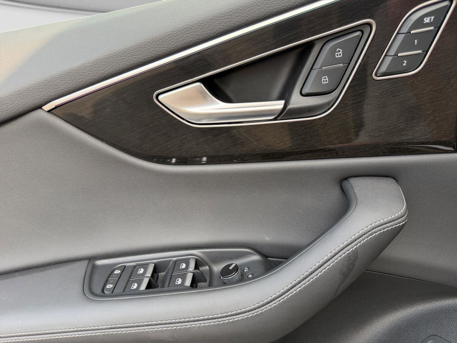 Used 2025 Audi Q8 Prestige image 13